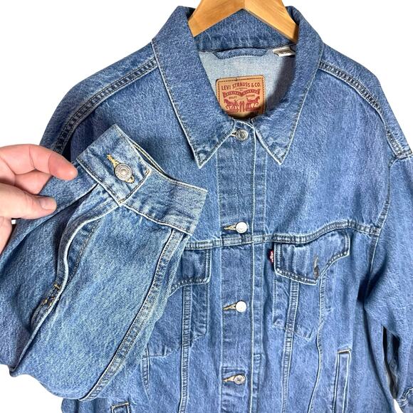 LEVI’s Women’s Denim Trucker Jacket Size 1X - Picture 3 of 4